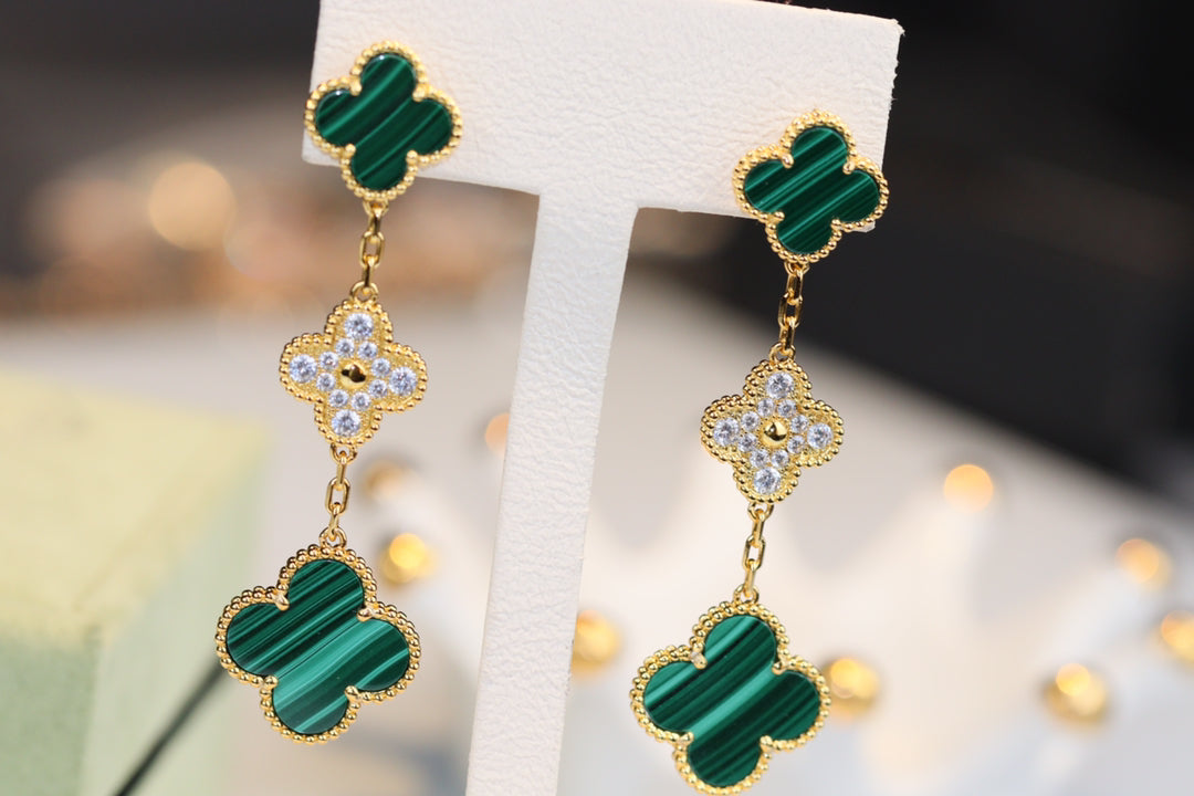 CLOVER EARRINGS GOLD MALACHITE DIAMOND 3 MOTIF