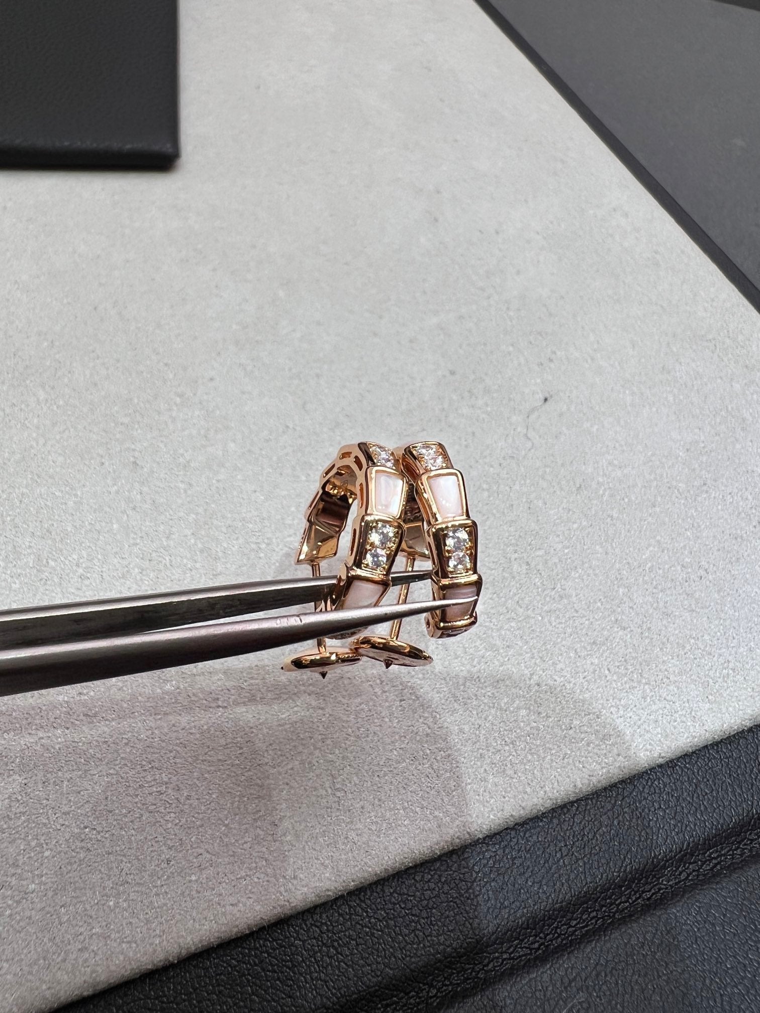 SERPENTI MOP PINK GOLD EARRINGS