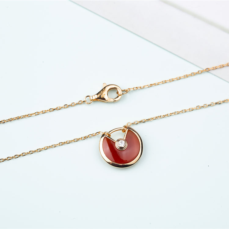 AMULETTE GOLD CARNELIAN ONYX NECKLACE