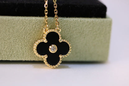 CLOVER NECKLACE GOLD DIAMOND ONYX