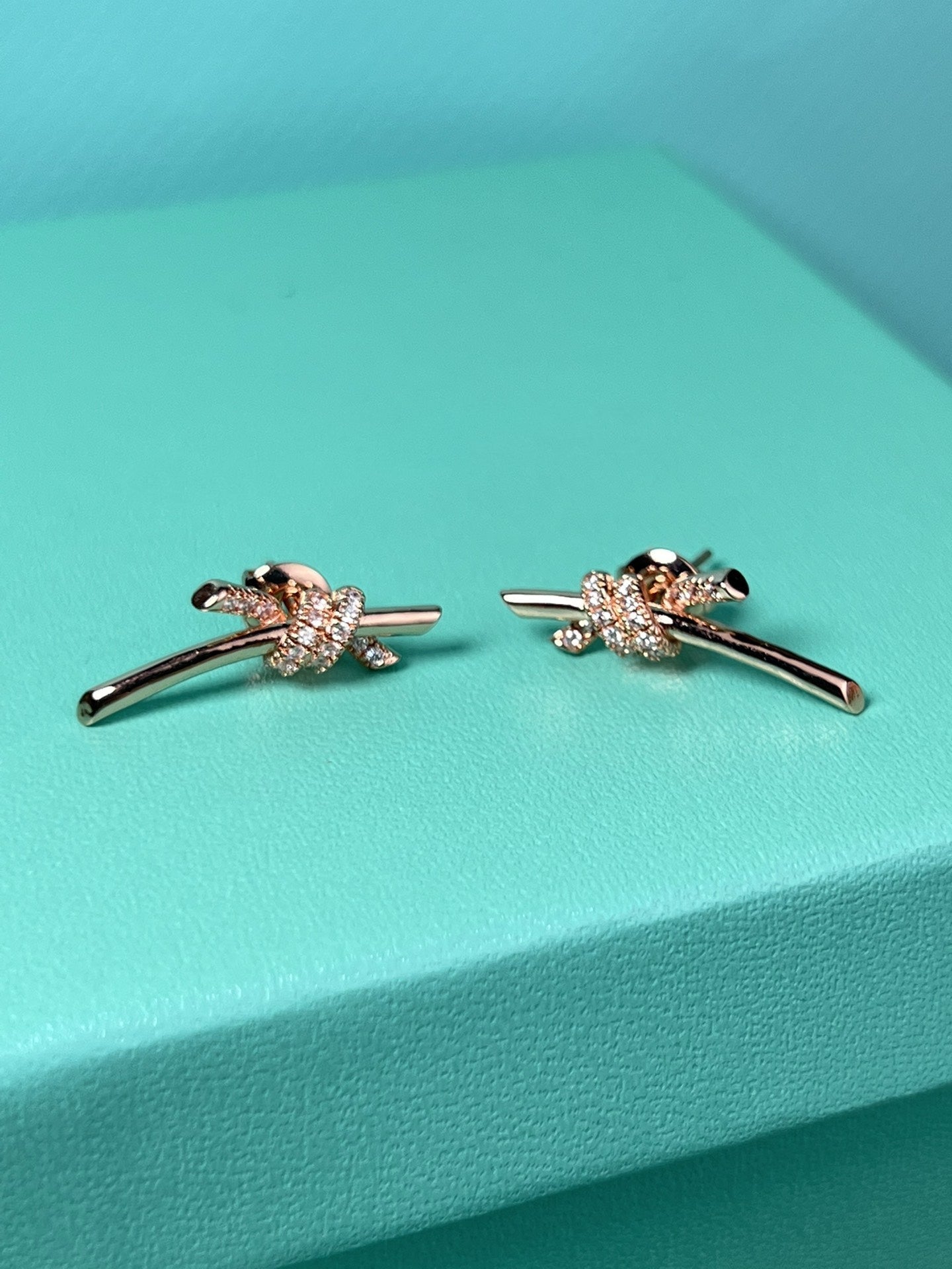 KNOT EARRINGS PINK GOLD DIAMOND