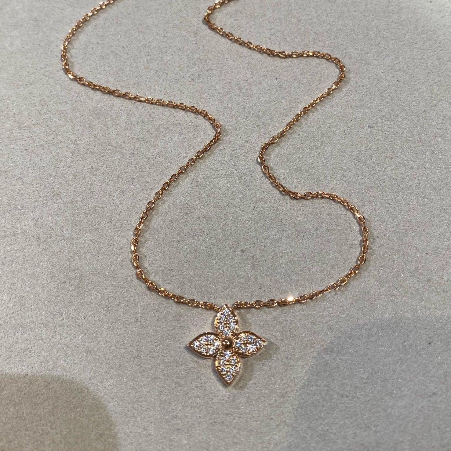 STAR DIAMOND NECKALCE