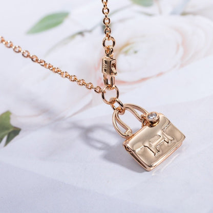 AMULETTE PEDANT PINK GOLD NECKLACE