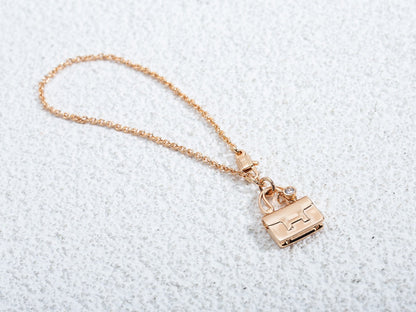 AMULETTE PEDANT PINK GOLD NECKLACE