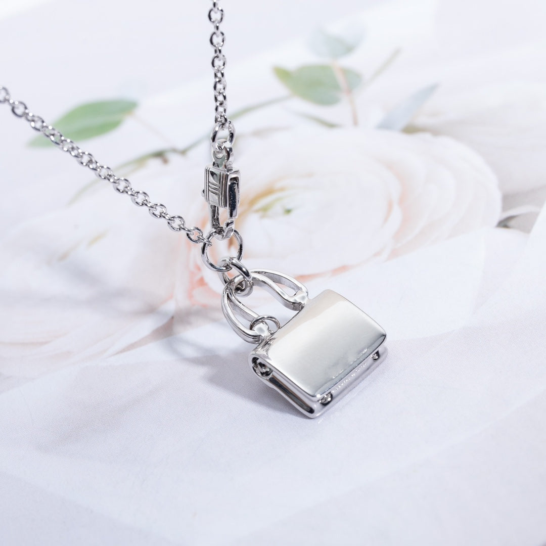 AMULETTE CONSTANCE PEDANT SILVER NECKLACE