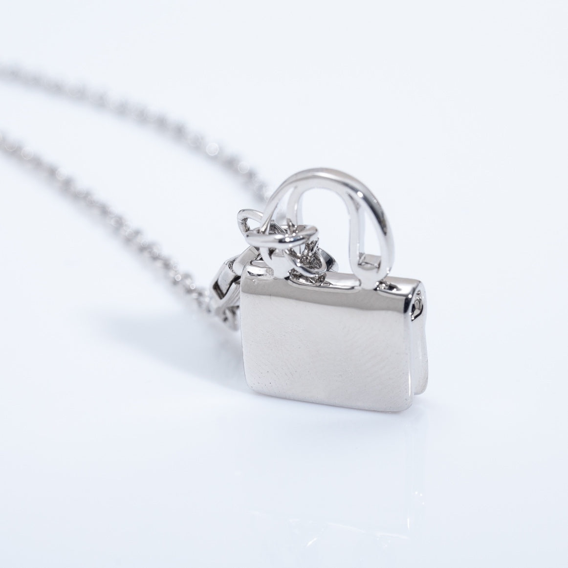 AMULETTE PEDANT SILVER NECKLACE