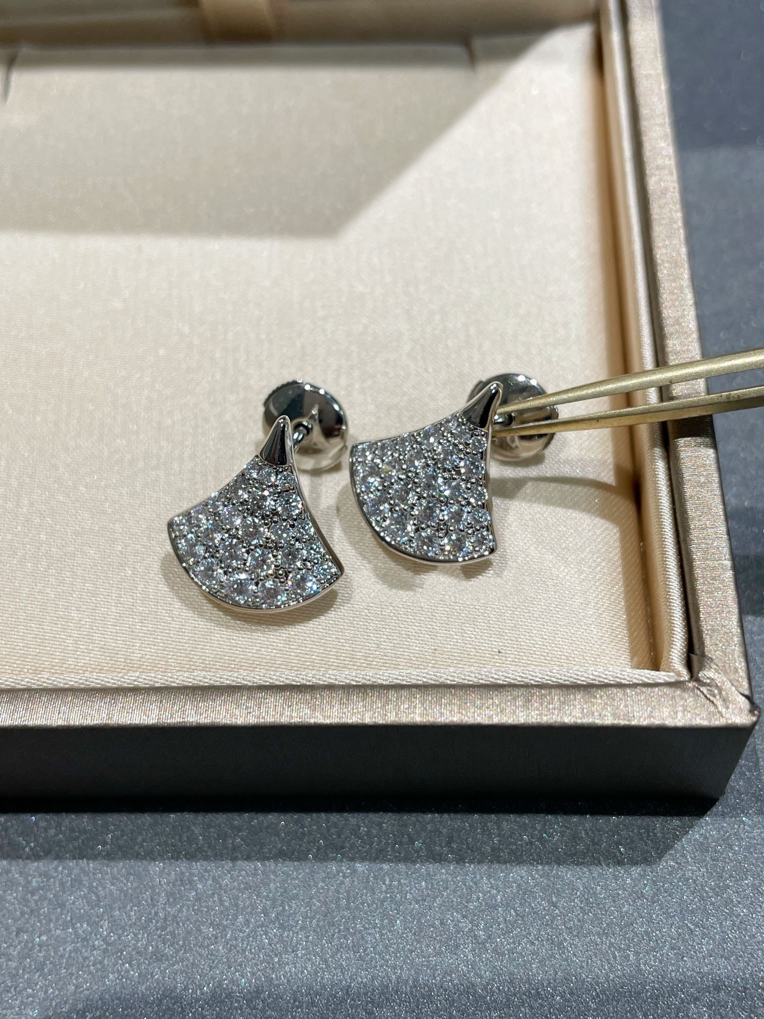 DREAM STUD EARRINGS DIAMOND