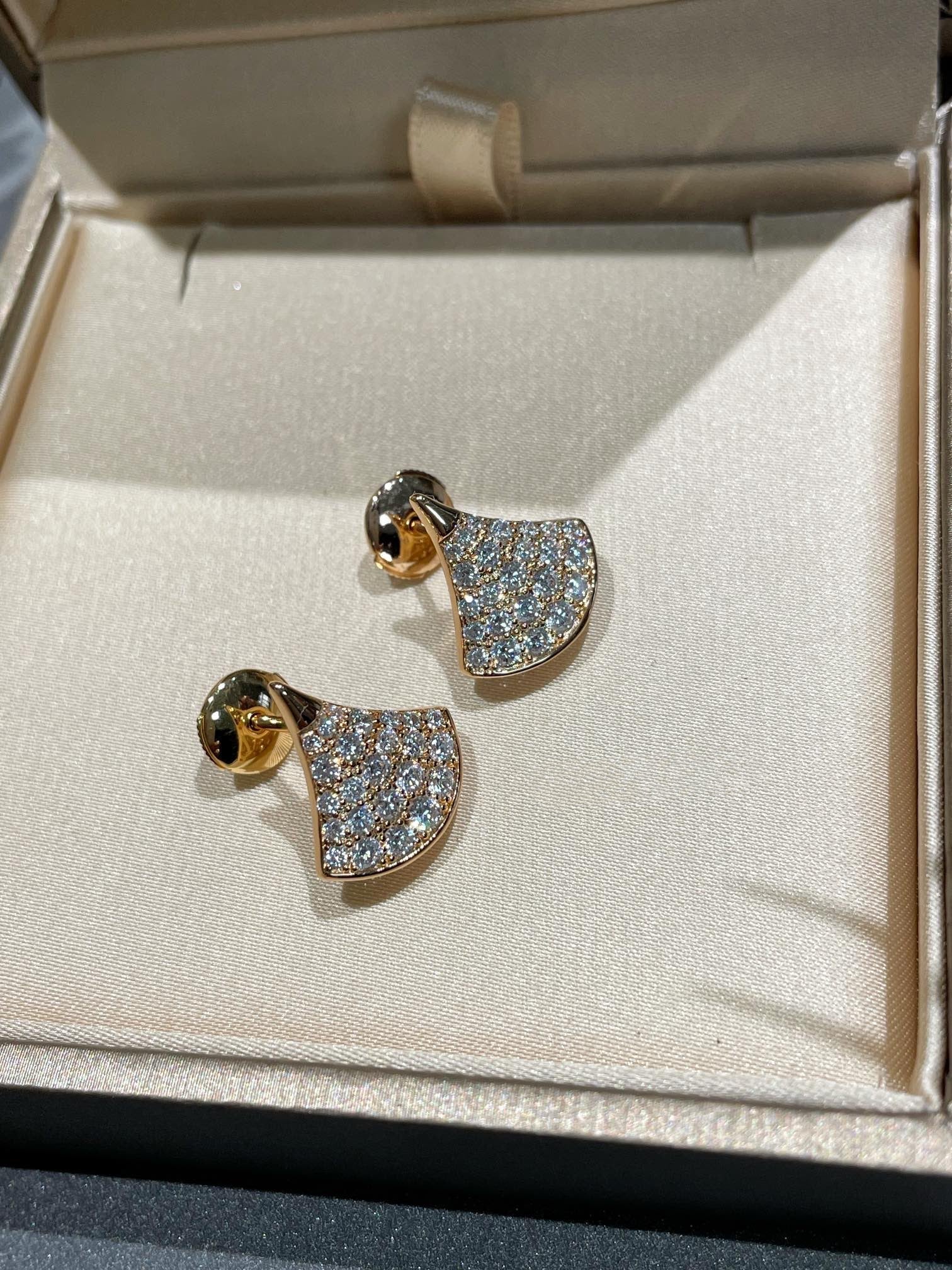 DREAM STUD EARRINGS DIAMOND