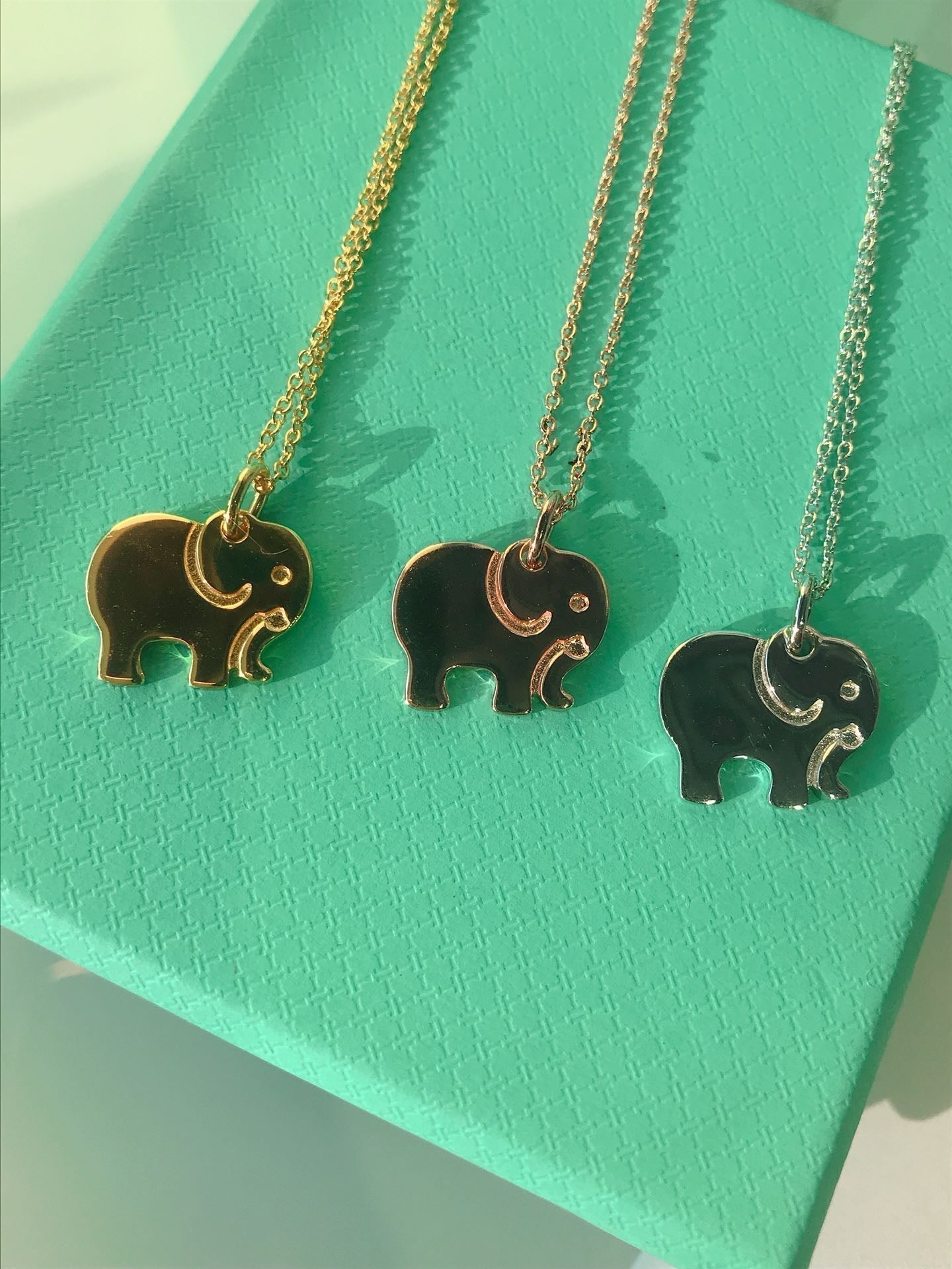 ELEPHANT PEDANT NECKLACE