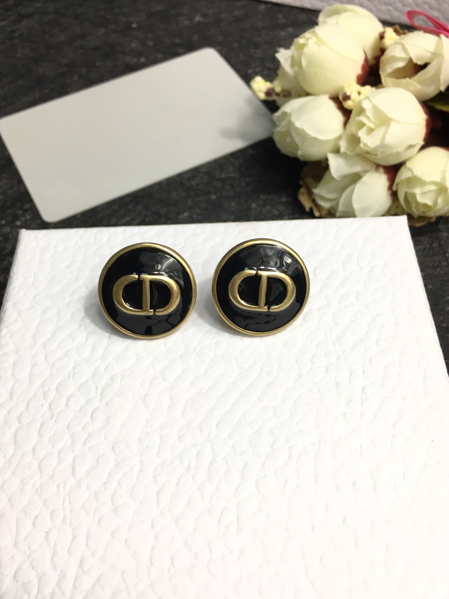 CD STUD ONYX EARRINGS