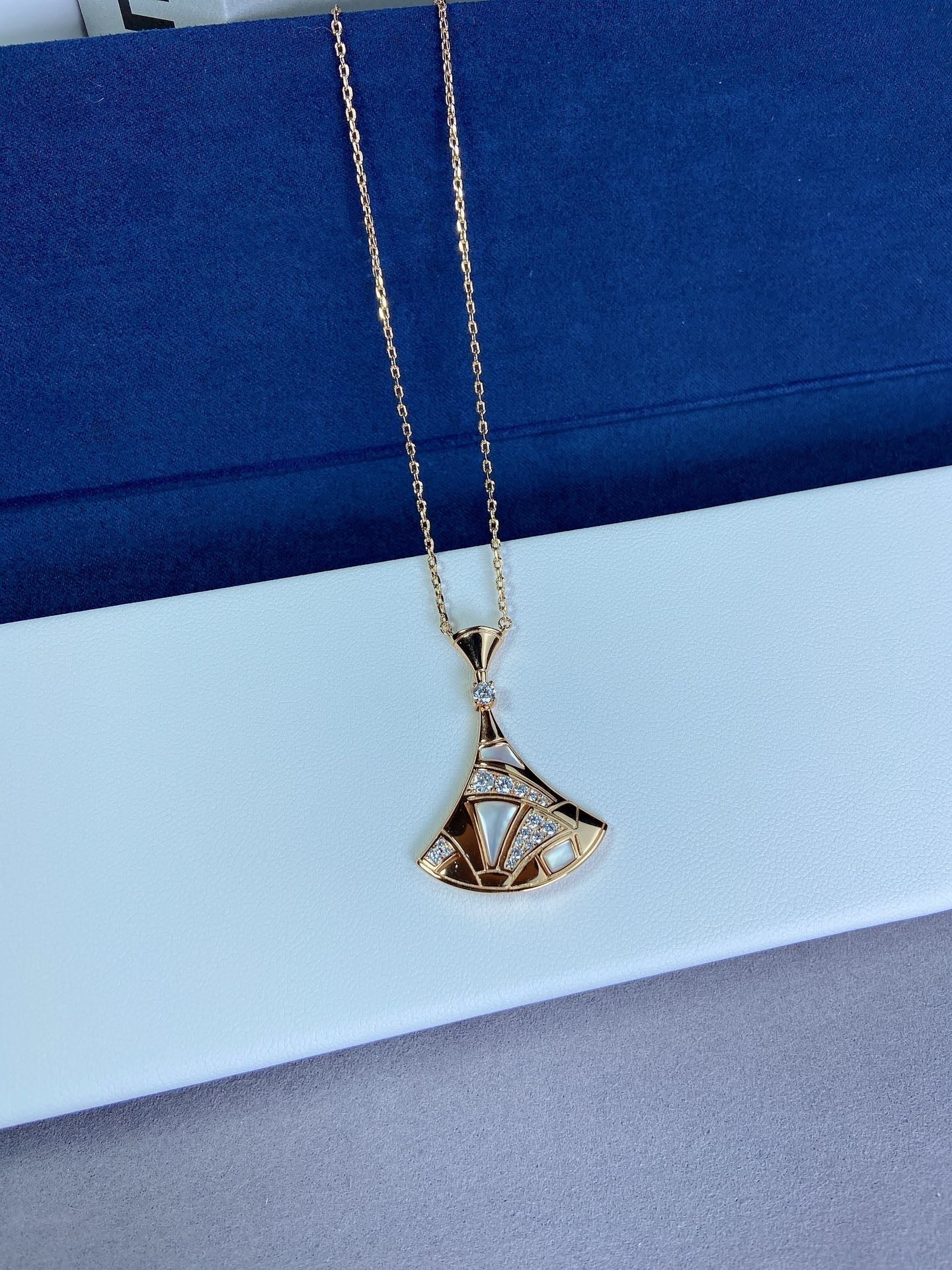 DREAM MOP DIAMOND GOLD NECKLACE