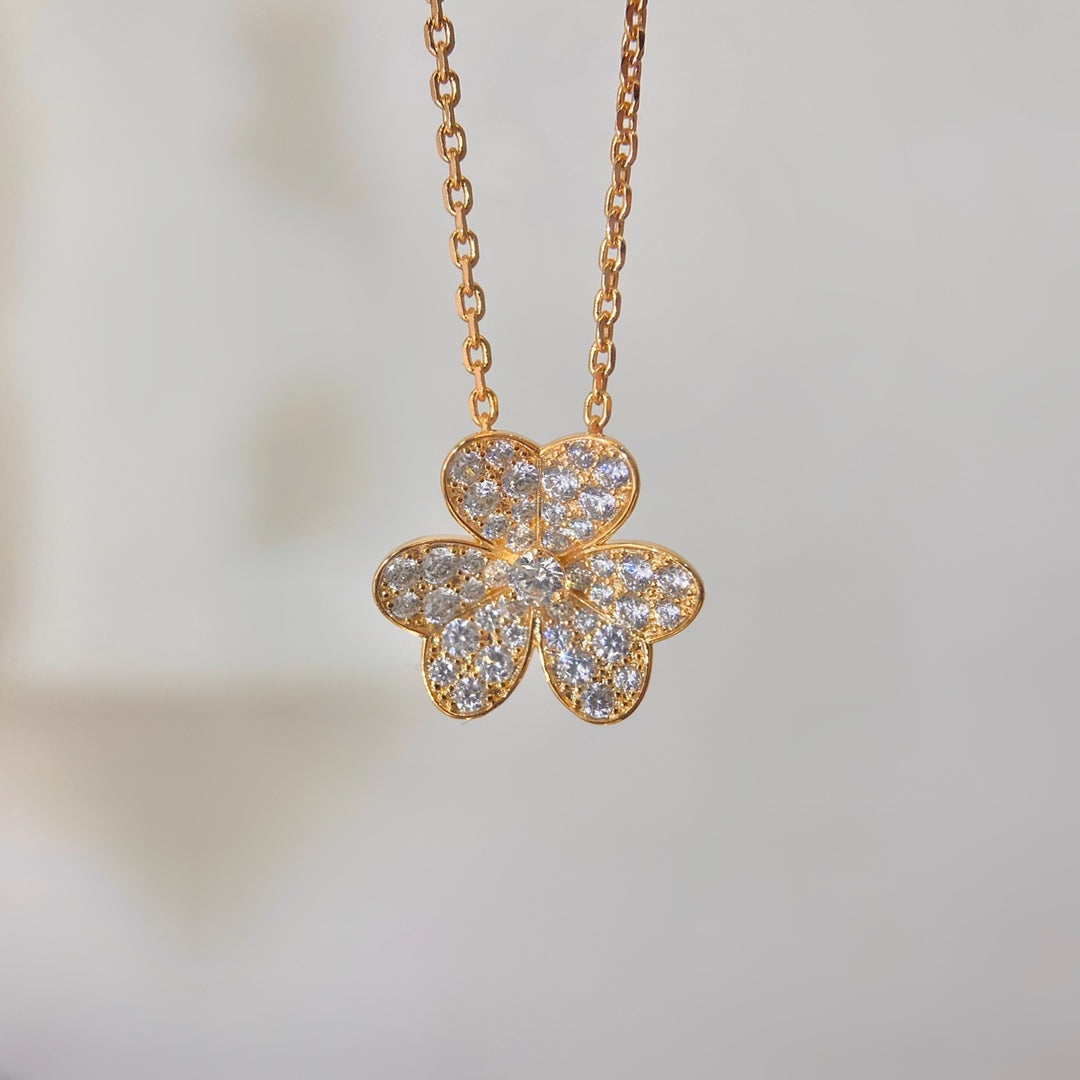 FLOWER DIAMOND NECKLACE