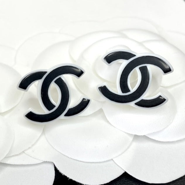 DOUBLE C CERAMIC STUD EARRINGS