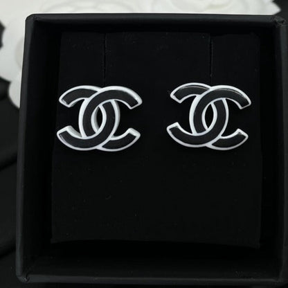 DOUBLE C CERAMIC STUD EARRINGS