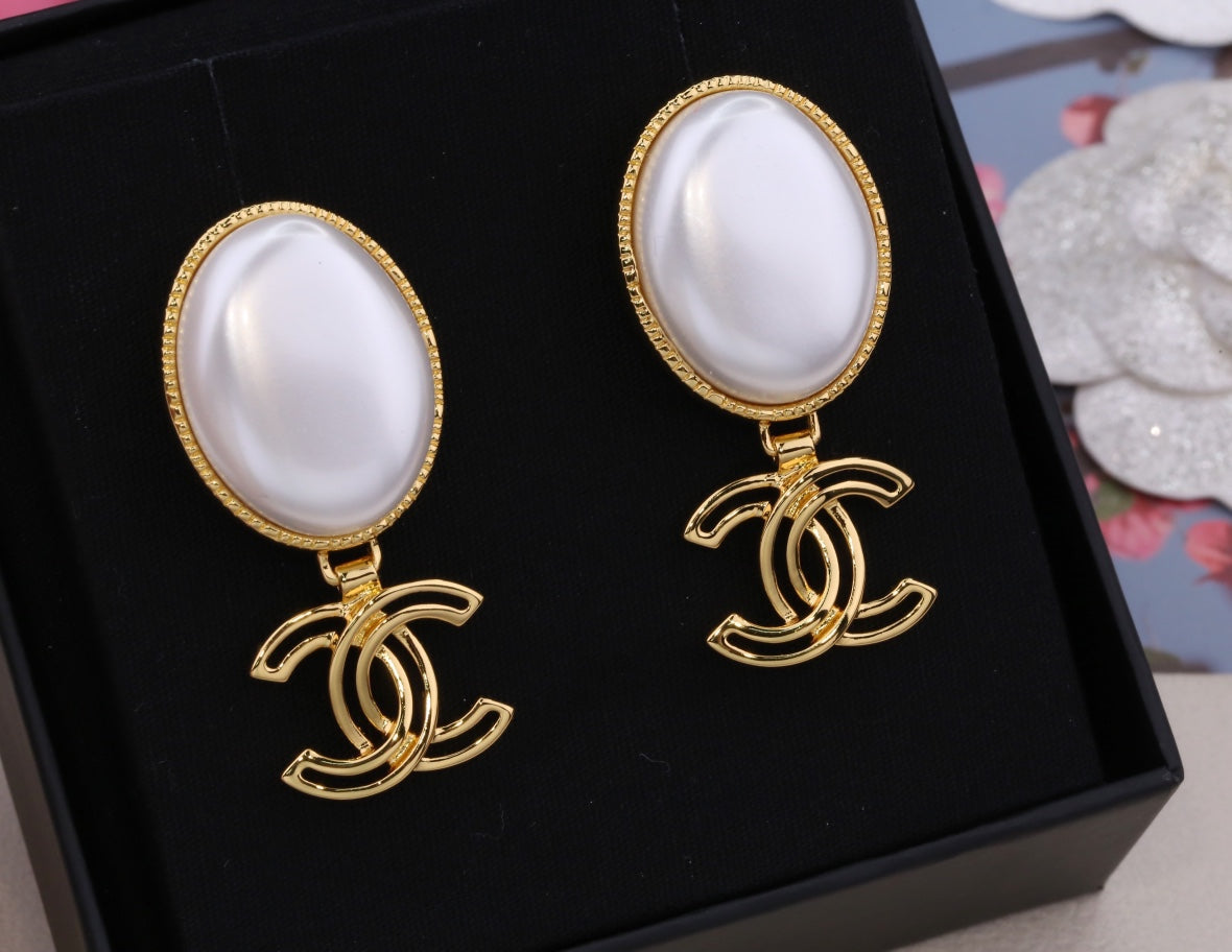 DOUBLE C GOLD WHITE DROP EARRINGS