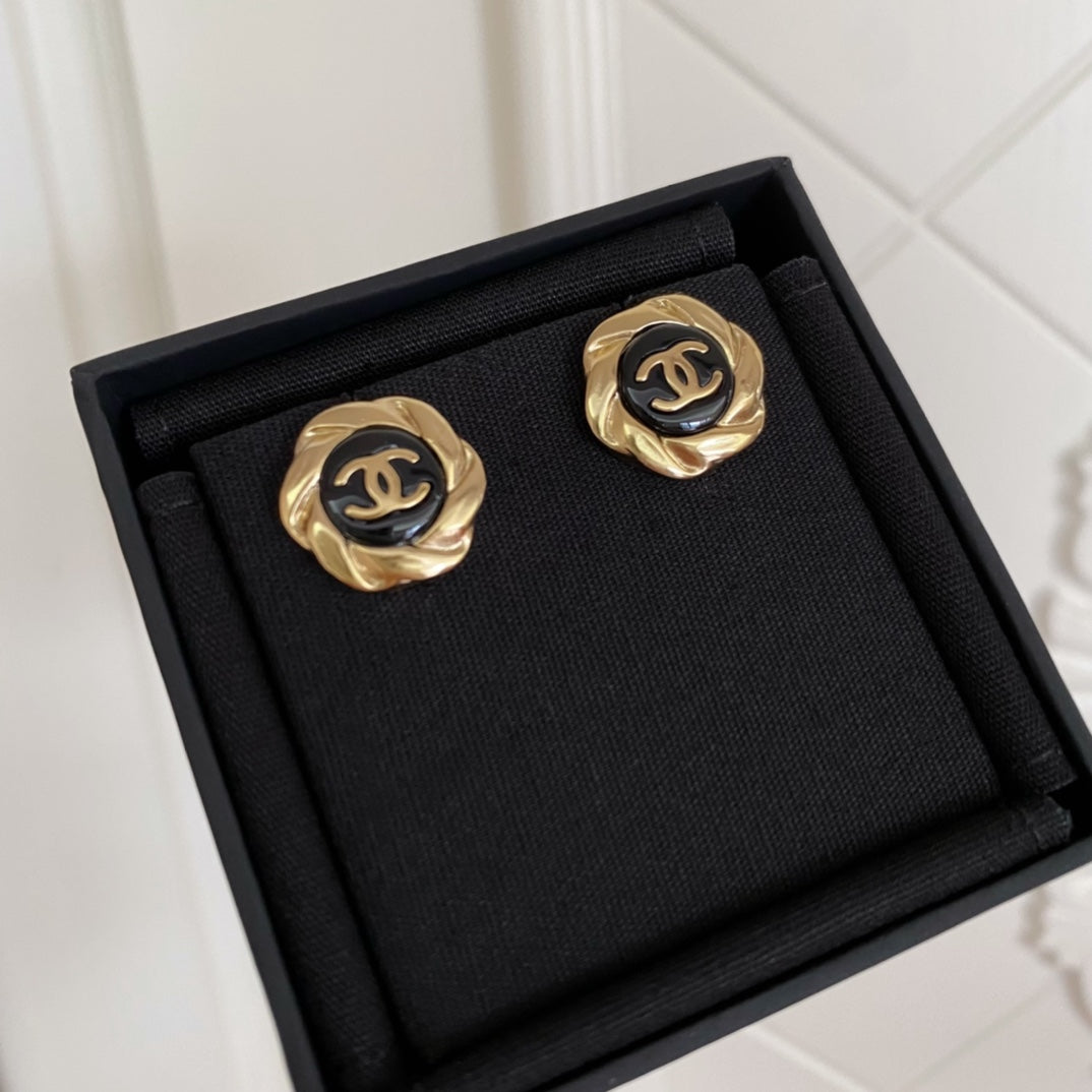 DOUBLE C MINI STUD GOLD BLACK EARRINGS