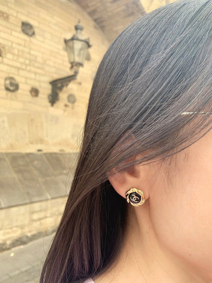 DOUBLE C MEDIUM STUD GOLD BLACK EARRINGS