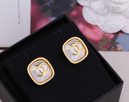 DOUBLE C GOLD MOP STUD EARRINGS