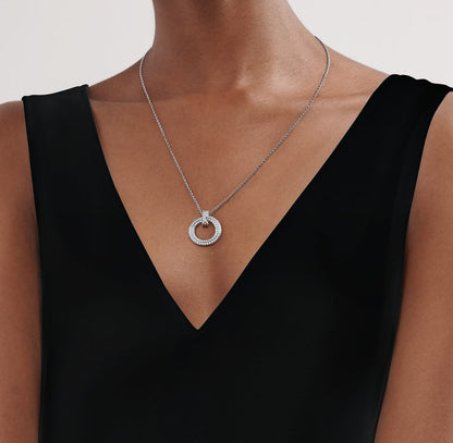 T CIRCLE PEDANT DIAMOND NECKLACE