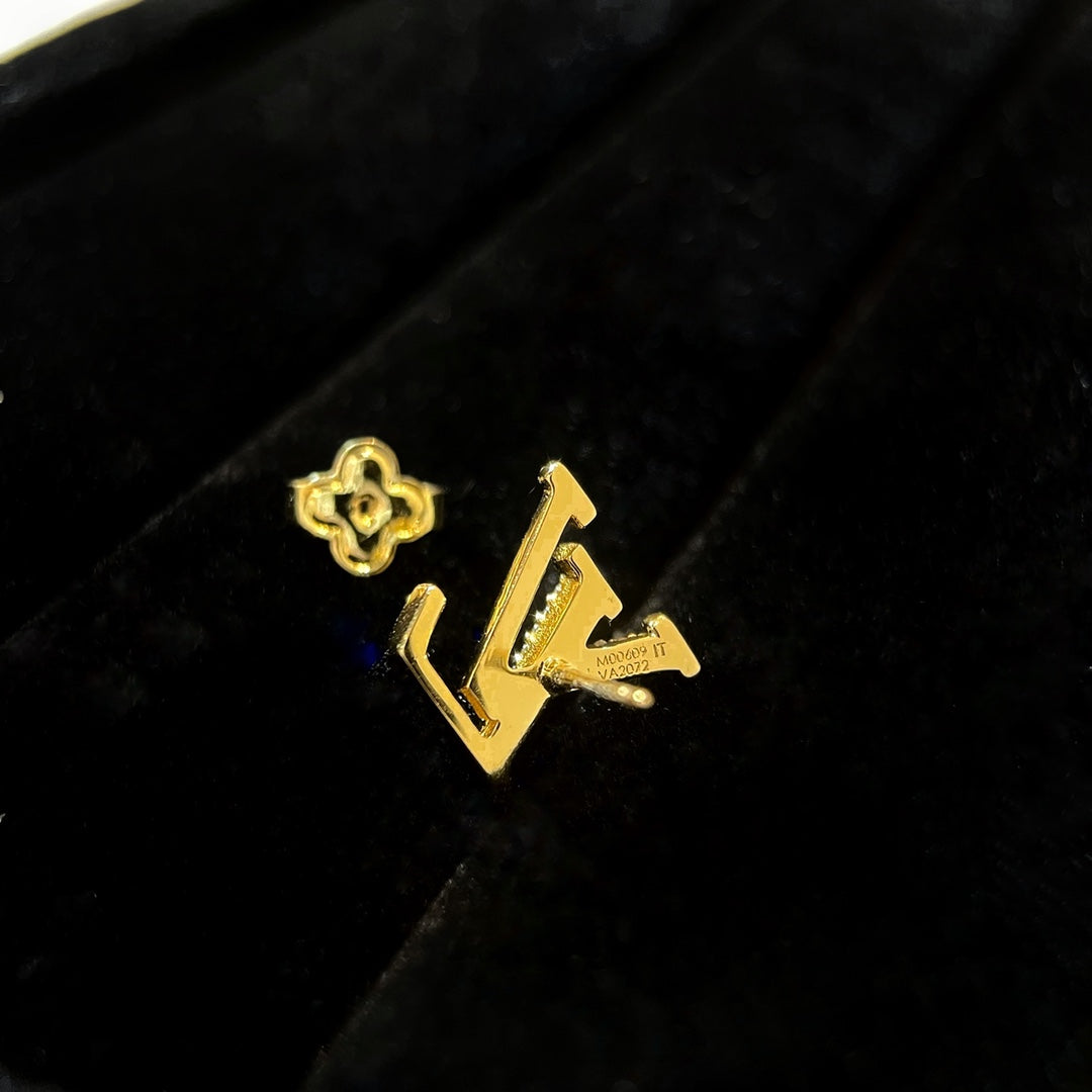 LV LOGO DIAMOND STUD EARRINGS