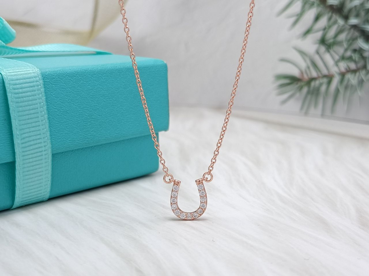 U PEDANT DIAMOND NECKLACE