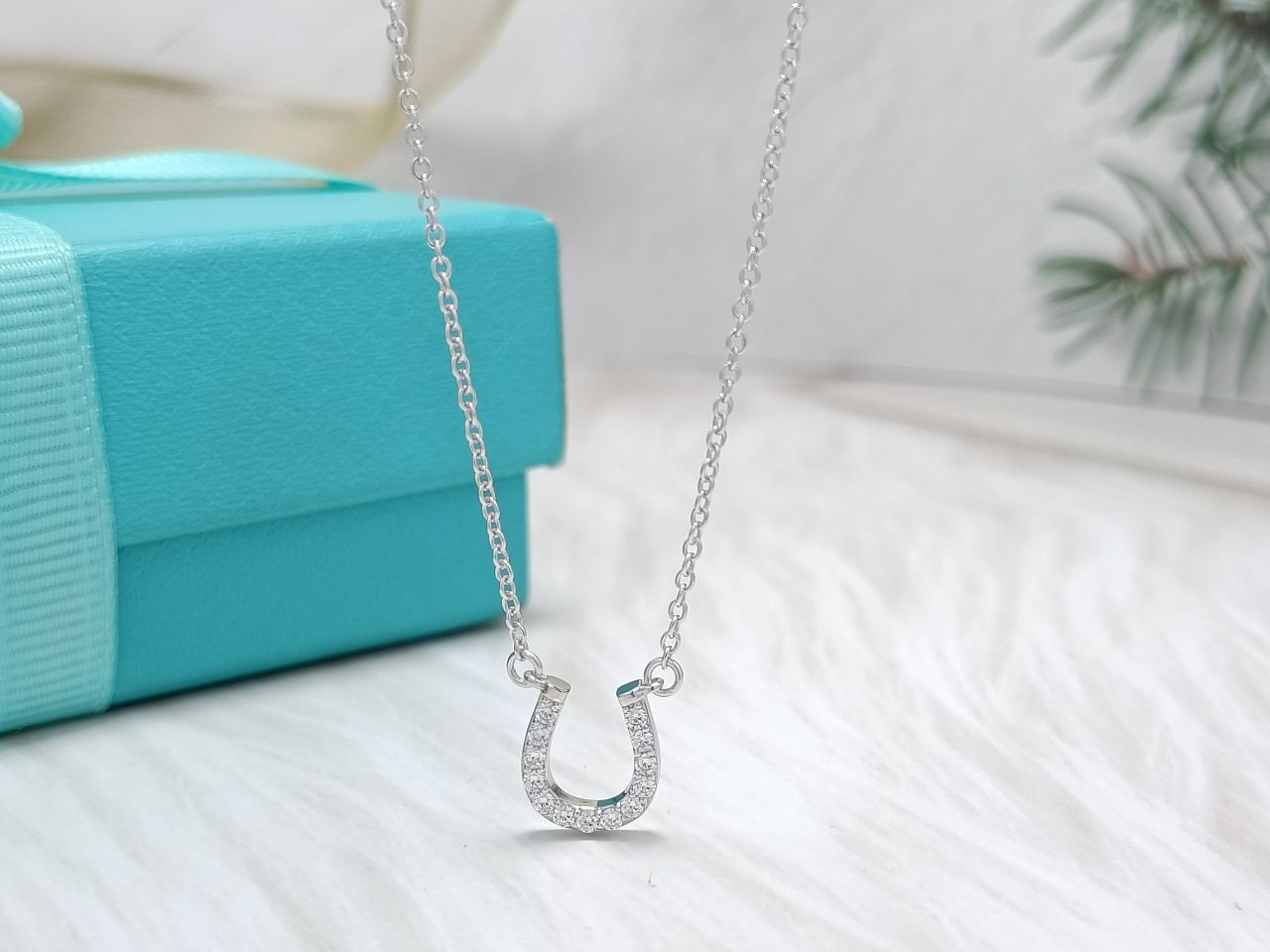 U PEDANT DIAMOND NECKLACE