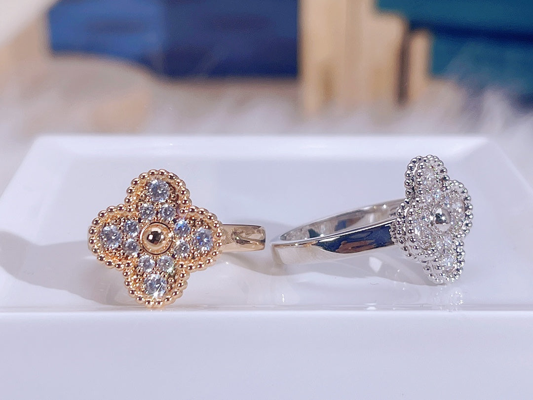 CLOVER DIAMOND RING