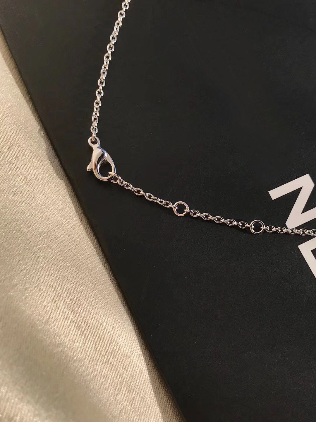 CRUSH SILVER DIAMOND NECKLACE