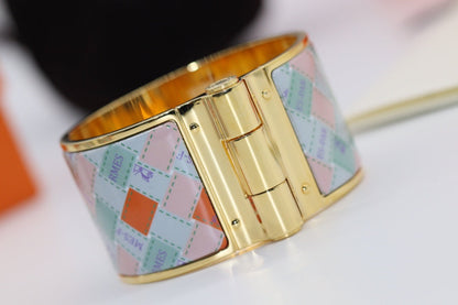 MULTICOLOR PINK BLUE HINGED BRACELET 36MM