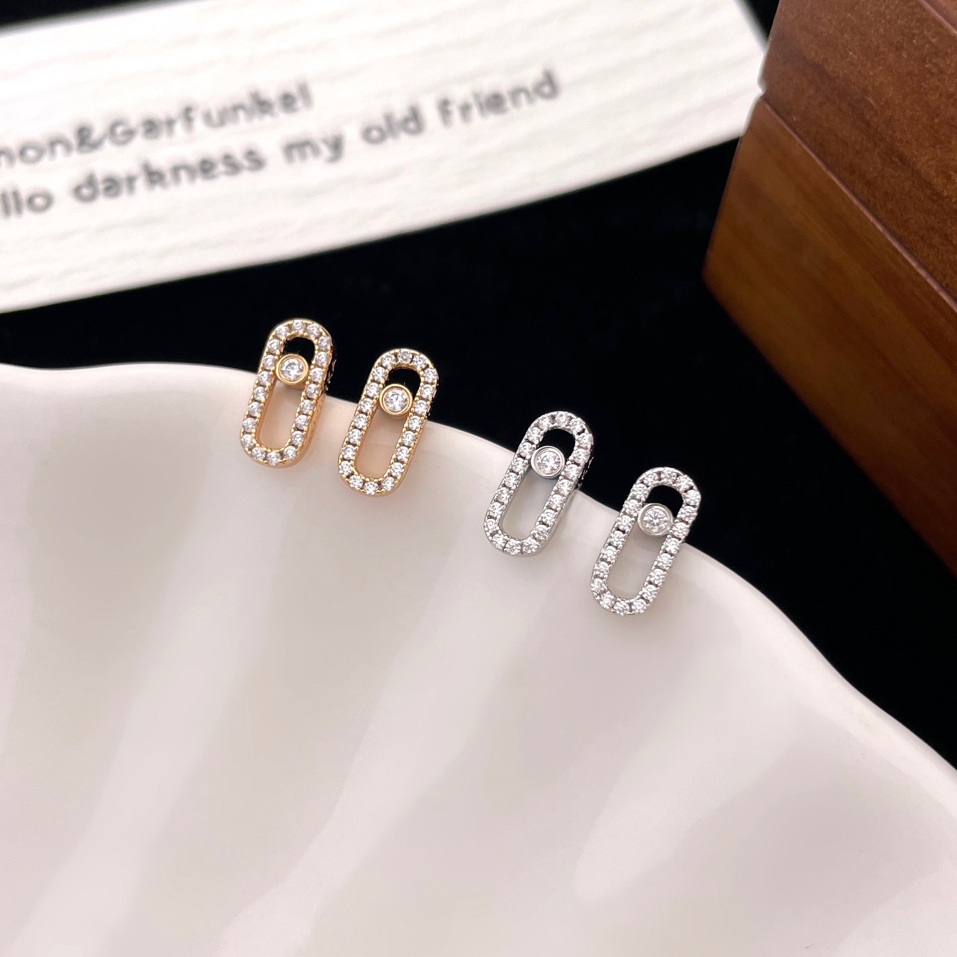 MOVE UNO DIAMOND SMALL EARRINGS