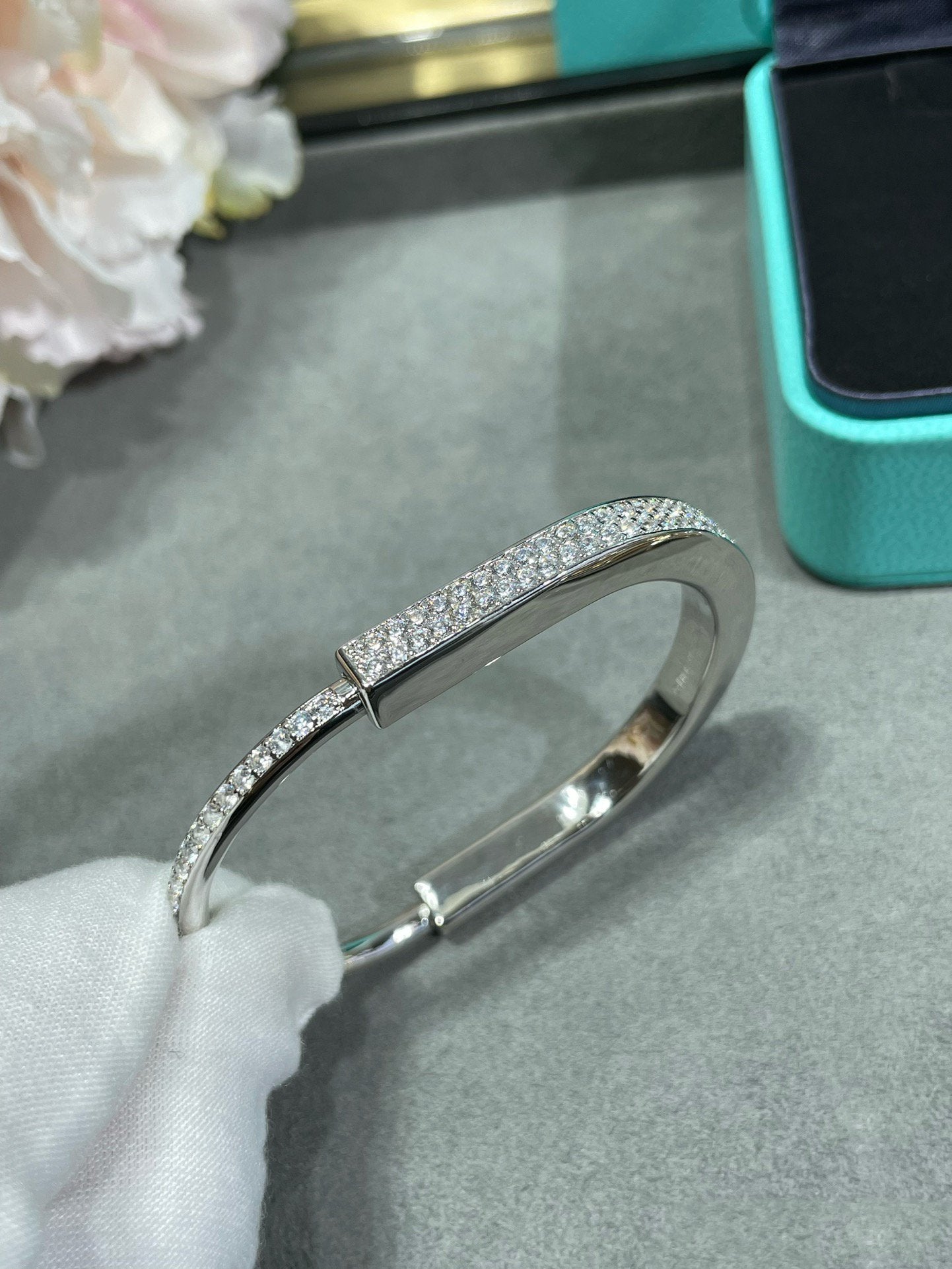 LOCK BRACELET DIAMOND PAVED