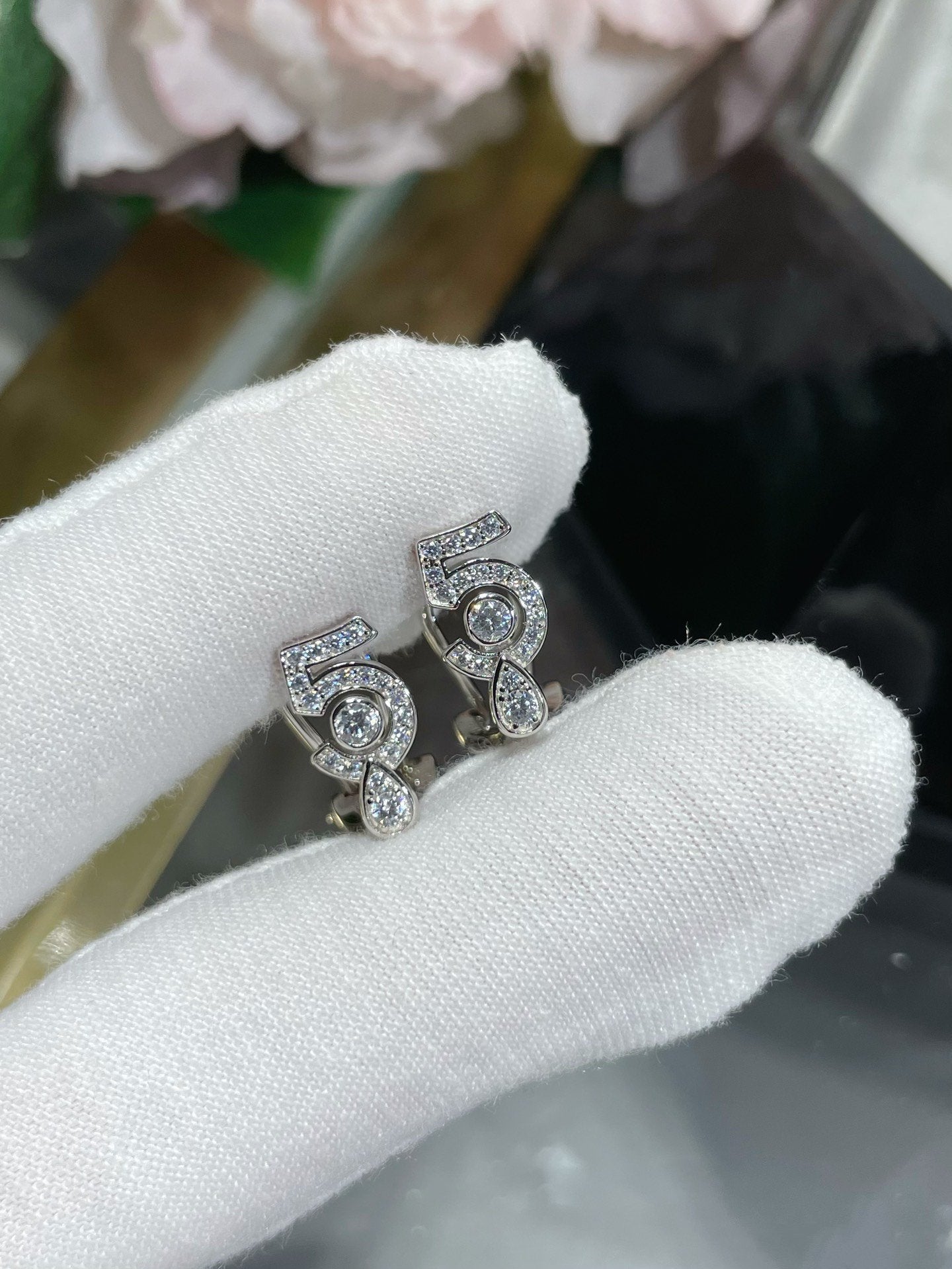 NO5 DIAMOND STUD EARRINGS