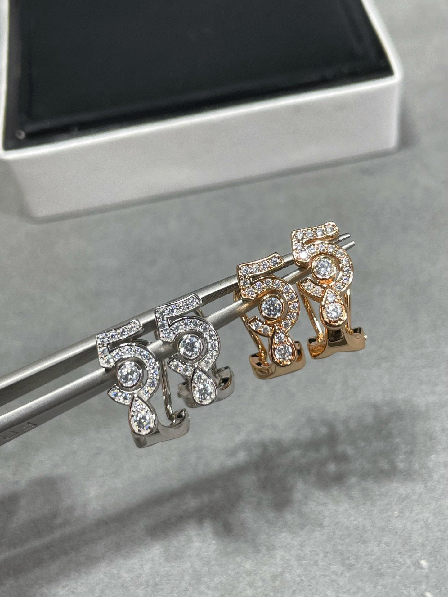 NO5 DIAMOND STUD EARRINGS