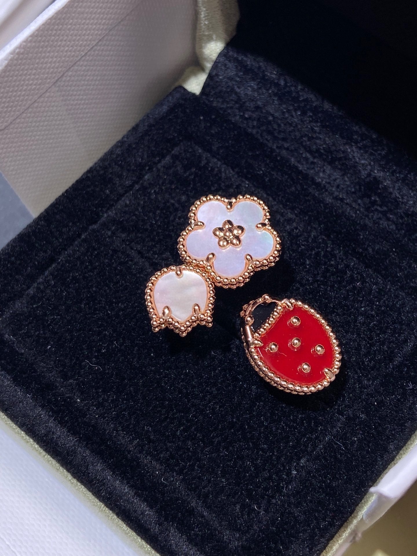 LUCKY SPRING 3 MOTIF PINK GOLD RING