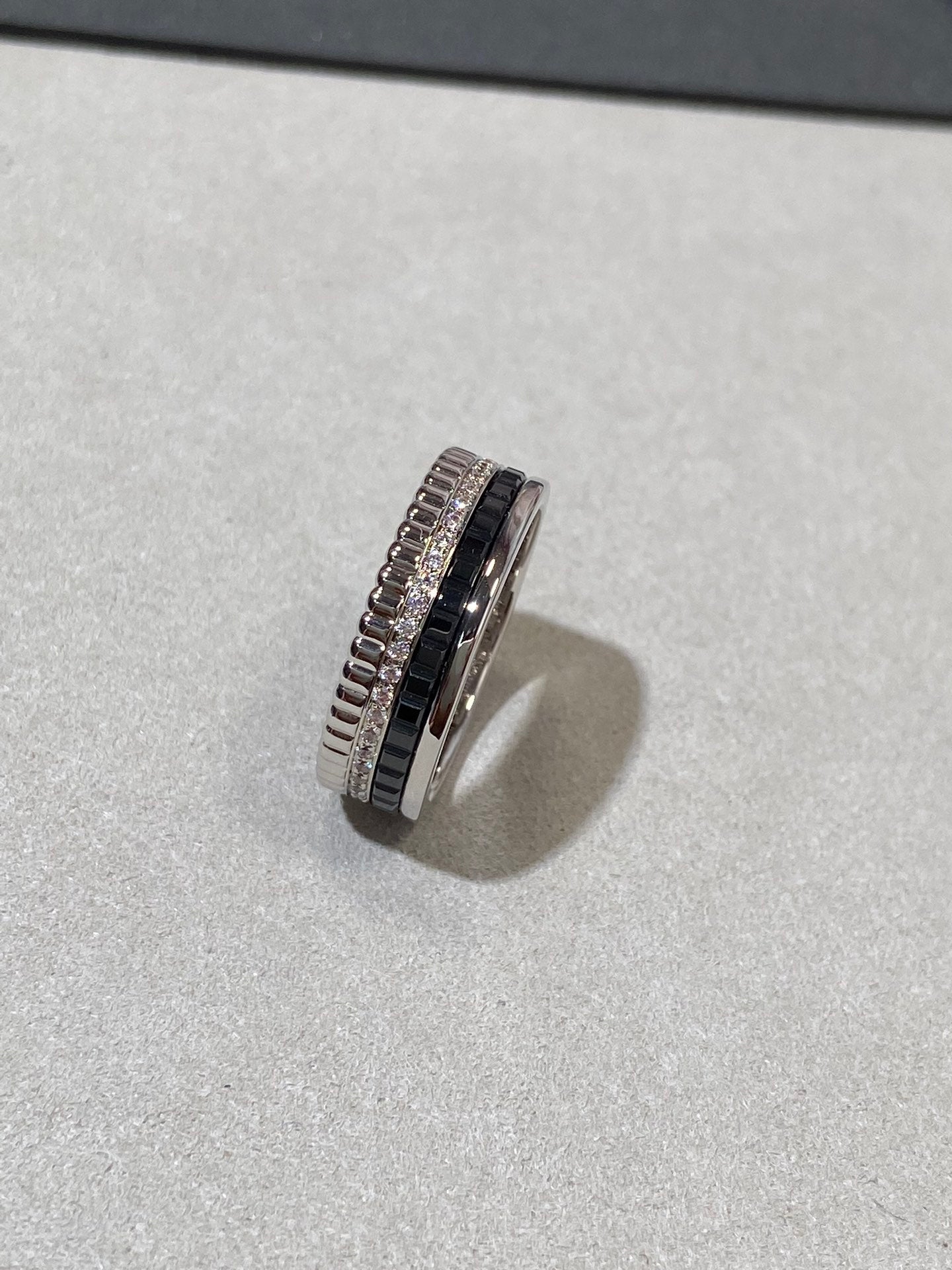 QUATRE BLACK EDITION SMALL SILVER RING