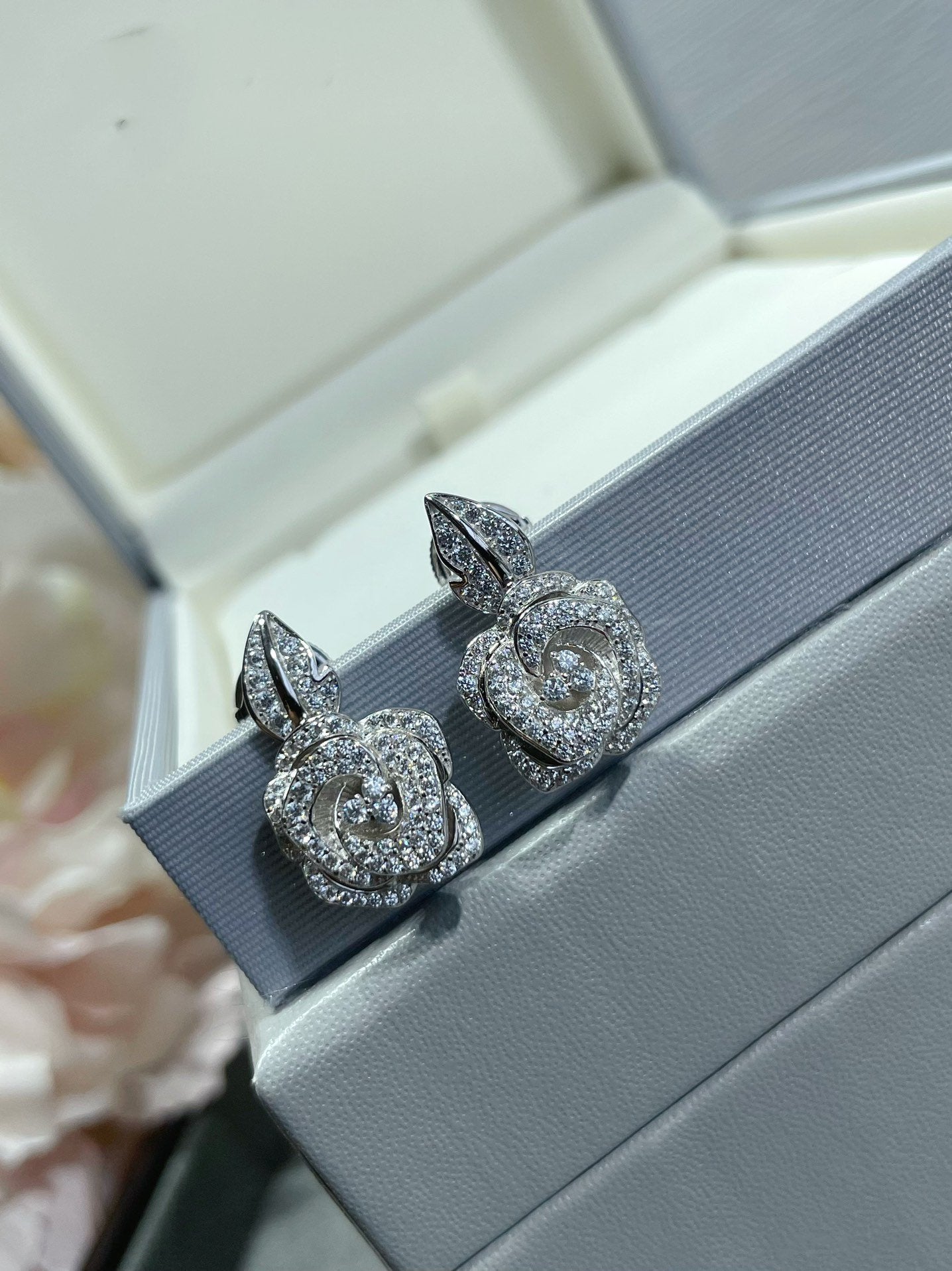 ROSE BAGATELLE DIAMOND MEDIUM EARRINGS