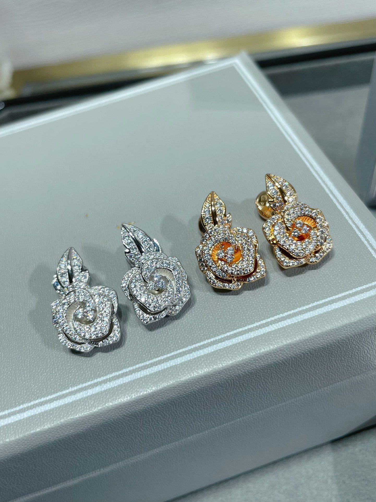 ROSE BAGATELLE DIAMOND MEDIUM EARRINGS