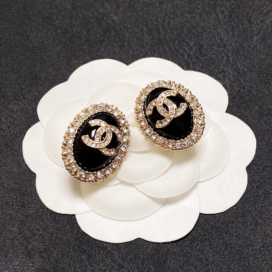 CC DIAMOND BLACK ENAMELS OVAL STUD EARRINGS