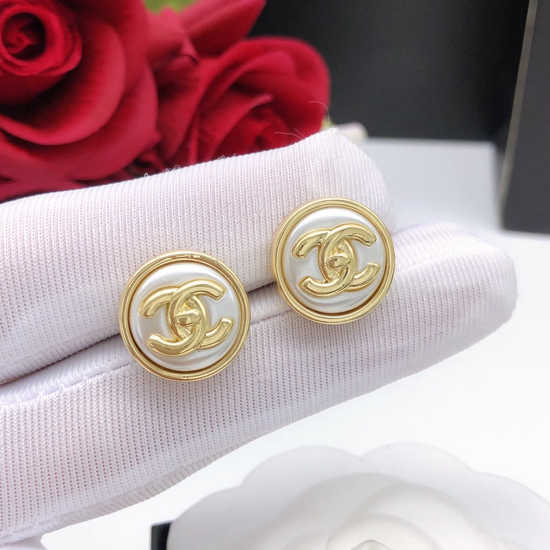 CC GOLD WHITE ENAMEL CIRCLE EARRINGS