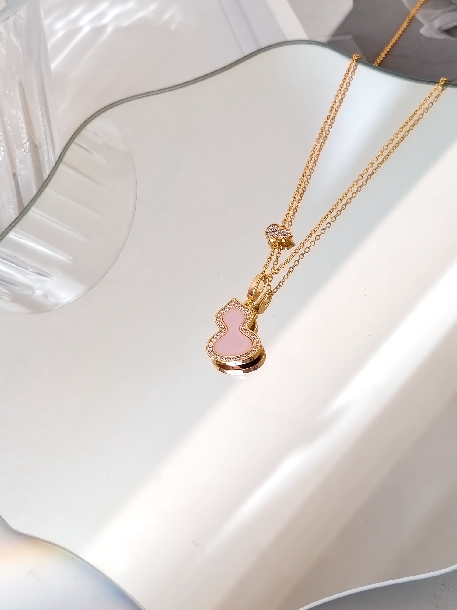 WULU 2 MOTIF PINK MOP PINK GOLD NECKLACE