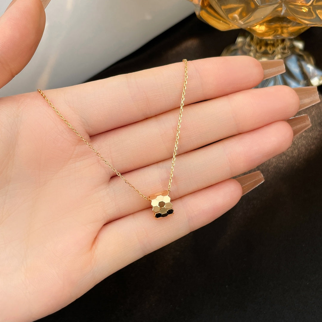 BEE MINI NECKLACE