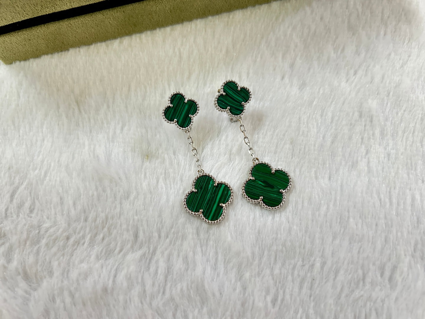 CLOVER 2 MOTIF MALACHITE EARRINGS