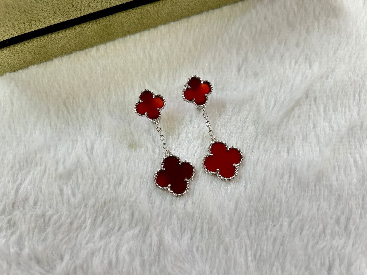 CLOVER 2 MOTIF CARNELIAN EARRINGS