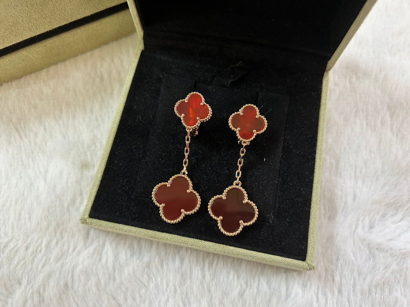 CLOVER 2 MOTIF CARNELIAN EARRINGS