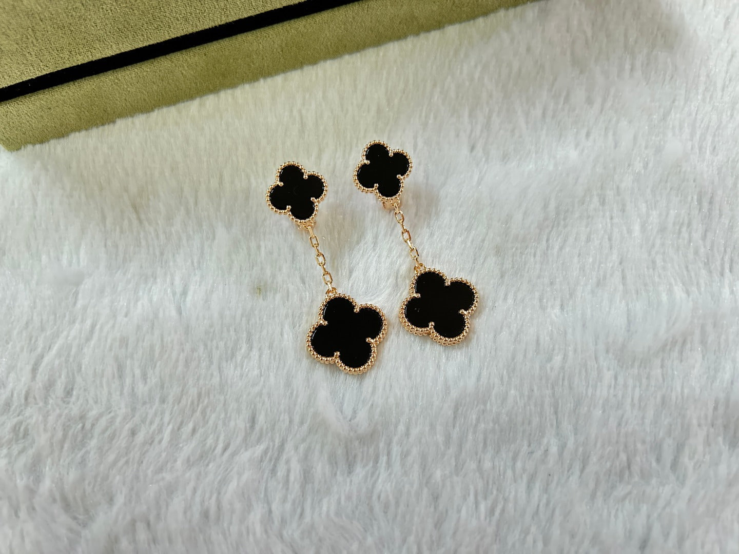 CLOVER 2 MOTIF ONYX EARRINGS