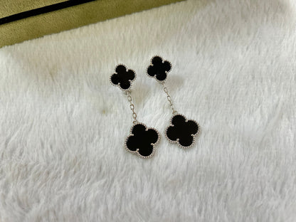 CLOVER 2 MOTIF ONYX EARRINGS