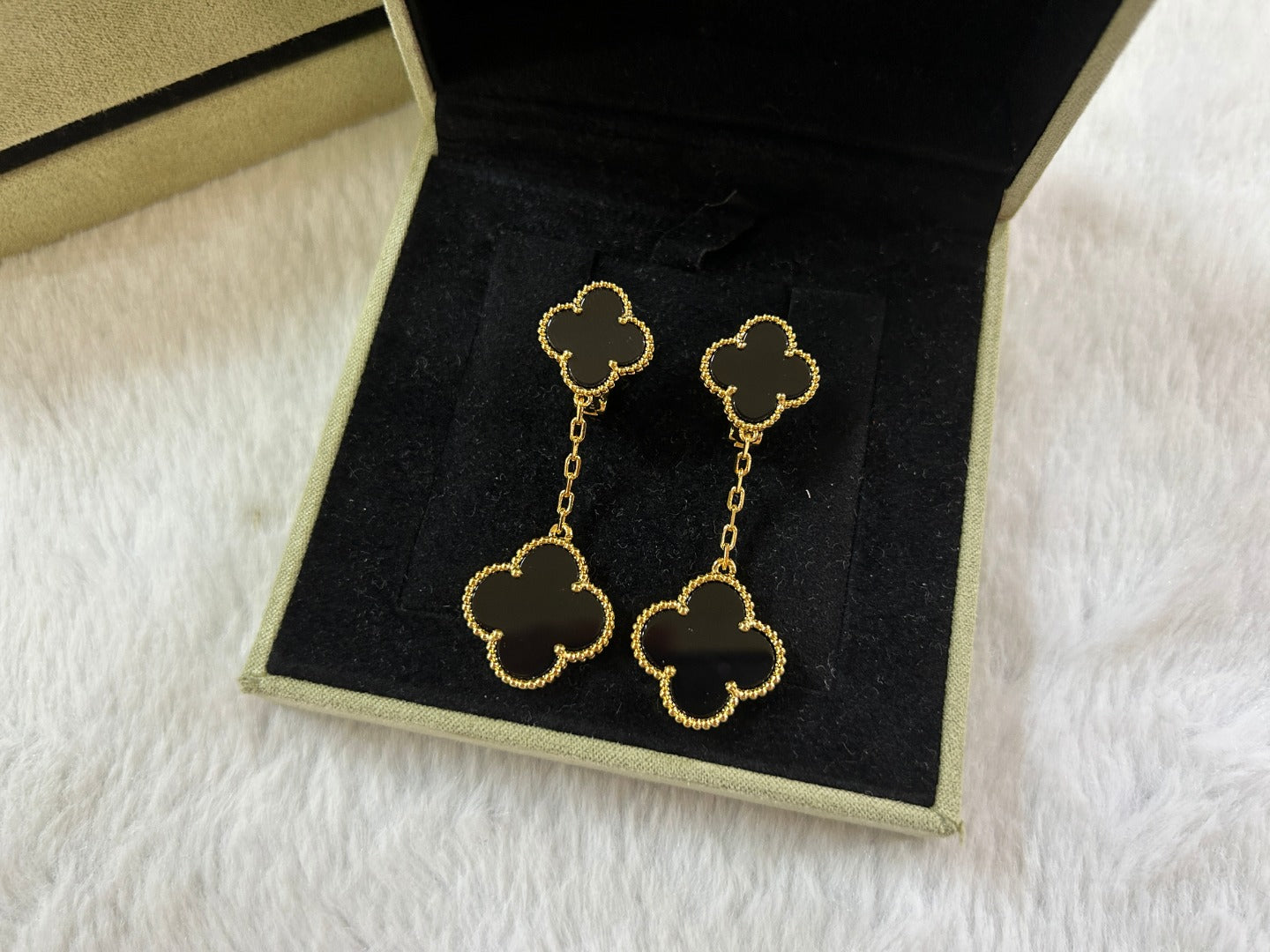 CLOVER 2 MOTIF ONYX EARRINGS