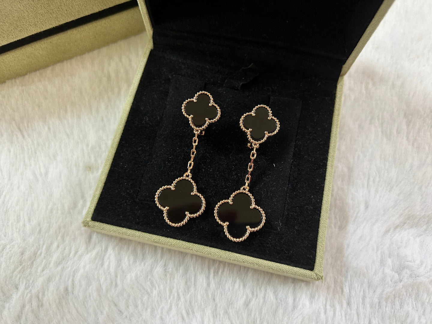 CLOVER 2 MOTIF ONYX EARRINGS