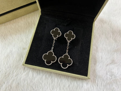 CLOVER 2 MOTIF ONYX EARRINGS