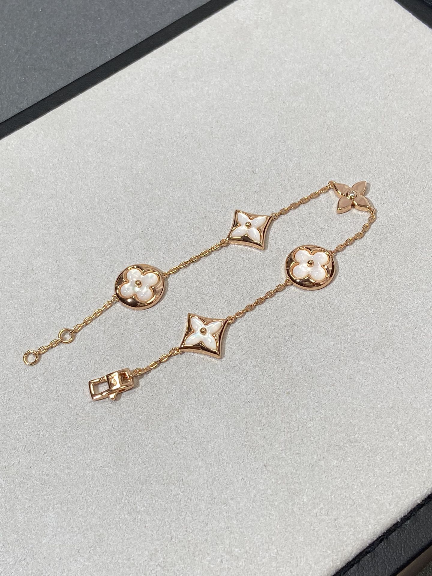 STAR AND SUN 5 MOTIF MOP PINK GOLD BRACELET